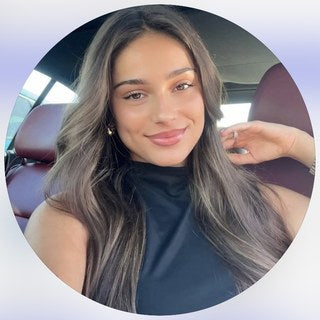 Gabriela R.